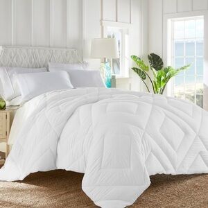 Tommy Bahama Down Alternative Comforter
